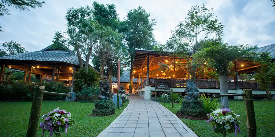 KanchanaburiRoyalRiverKwaiIntro10