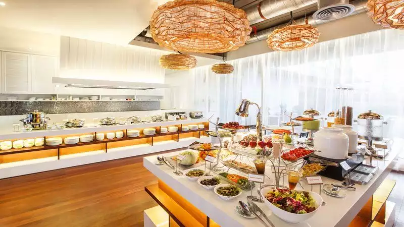 15.glow_pratunam_Lun__Sky_Garden_Cafe_Buffet-276-1200-500-80-c