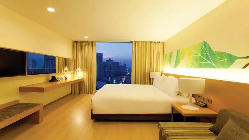 6.glow_pratunam_Deluxe_King_Night-266-900-450-80