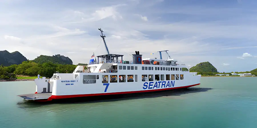 De ferry vanaf de Donsak pier naar Koh Samui