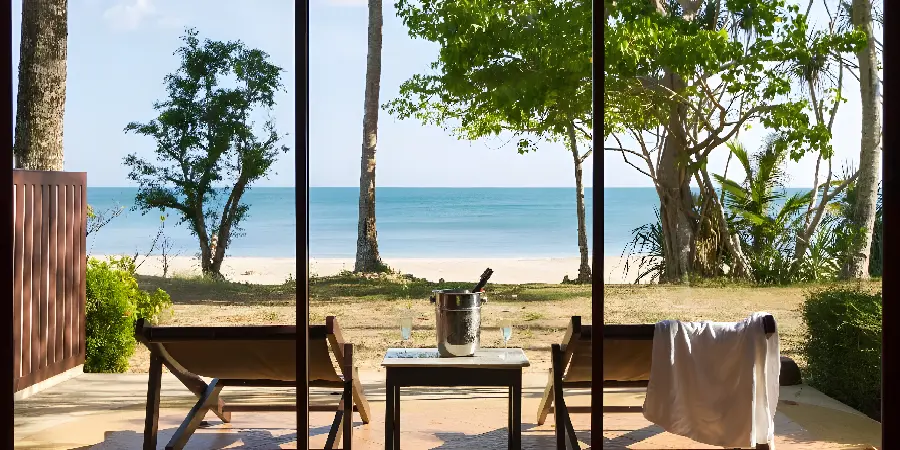 Deluxe Beach Front Villa1