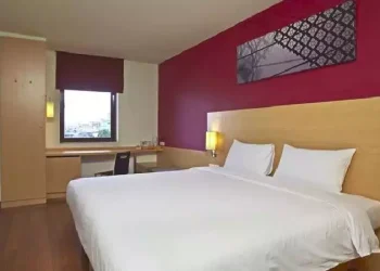 BangkokIbisRiversideRoom-1896-900-450-80-c