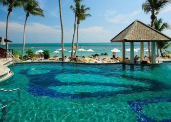 Het Centara Villa Samui is voorzien van 3 zwembaden, een spa, fitnessruimte, kajak verhuur, een tafeltennistafel en een shuttlebus naar Lamai en Chaweng Beach.