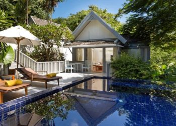 De Deluxe Pool Villa heeft een eigen plunge pool van 15 m². Als extra bonus heeft deze kamer in de avond gratis cocktails.