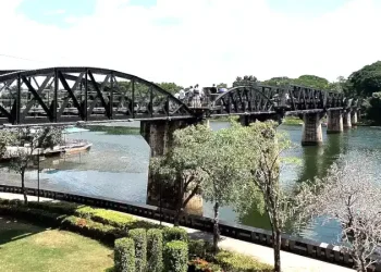 Kanchanaburi - Bridge on the river Kwai