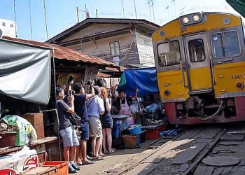 Maeklong Railway Markt